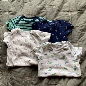 4 Pack 9 Month Carter’s Bodysuits